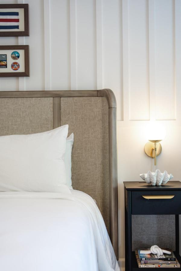 Greyfinch Chatham Inn Esterno foto